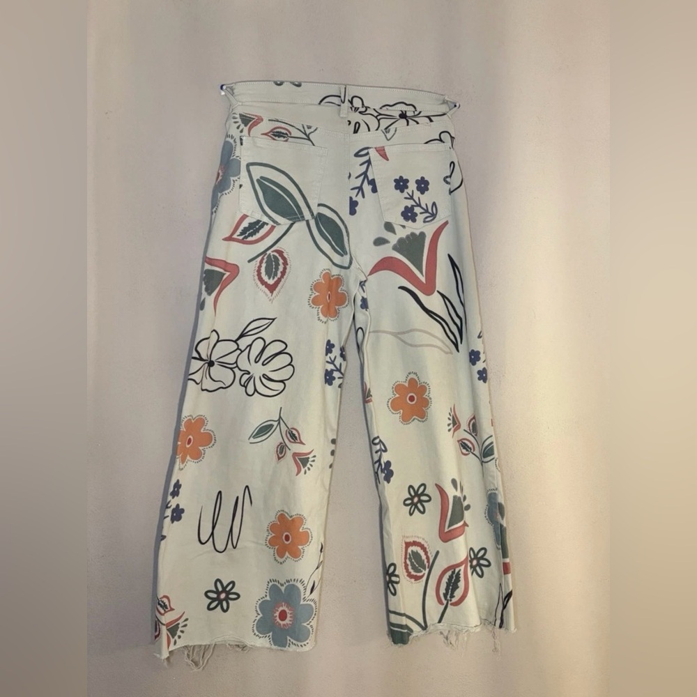 Green Easel “In Bloom” Wide Leg Floral Jeans With Raw Hem- Size Small - Picture 2 of 4